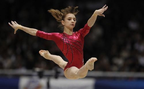 На чемпионате мира 2015 по спортивной гимнастике начинается борьба за медали